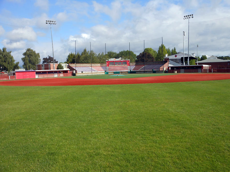 Linfield College - New Outfield for Baseball Field